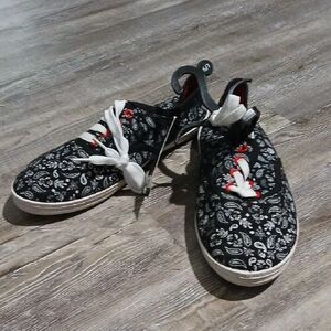 Natalies Boutique black white floral print tennis shoes sneakers Sz 6/7 NWT